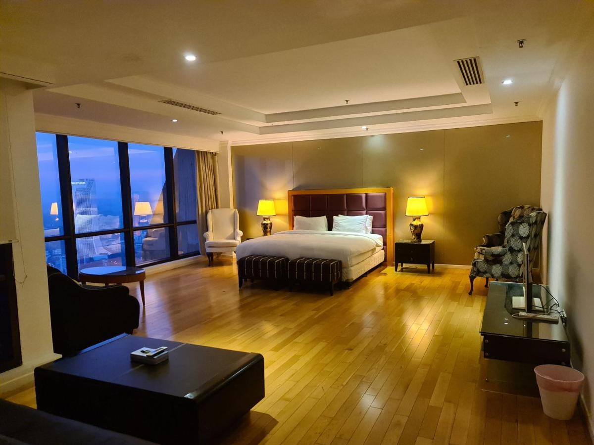 Raymond Suites At Berjaya Times Square Kuala Lumpur Exterior foto