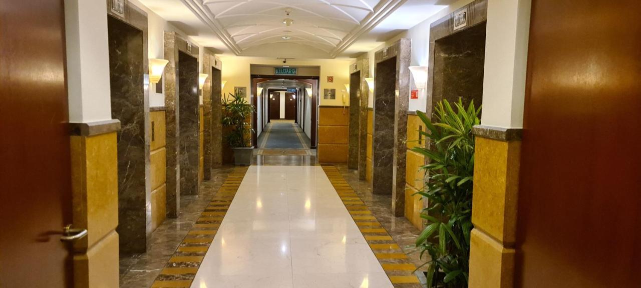 Raymond Suites At Berjaya Times Square Kuala Lumpur Exterior foto